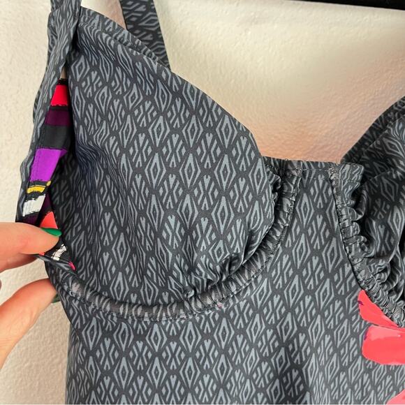 Title Nine Womens Bodacious Tankini Top Geometrical Floral Print Grey 34D NWT - Picture 6 of 8